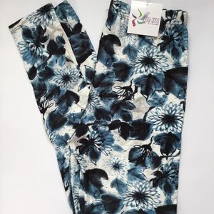 NWT Women’s Curvy Leggings